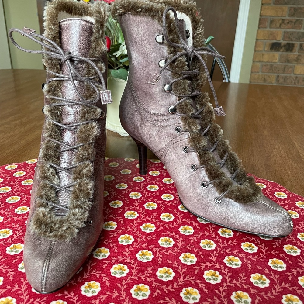 XOXO Leather Booties with Faux Fur Trim, 3” heel. Super Cute & Original. Size 6 - Picture 15 of 16